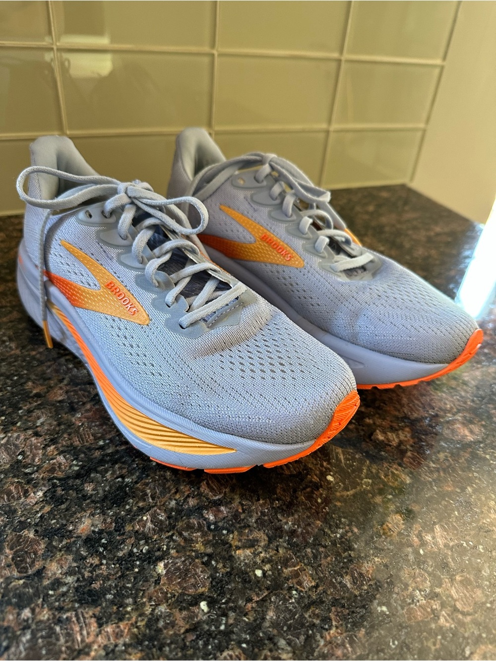 Brooks Ghost sneakers. Women’s 8.5
